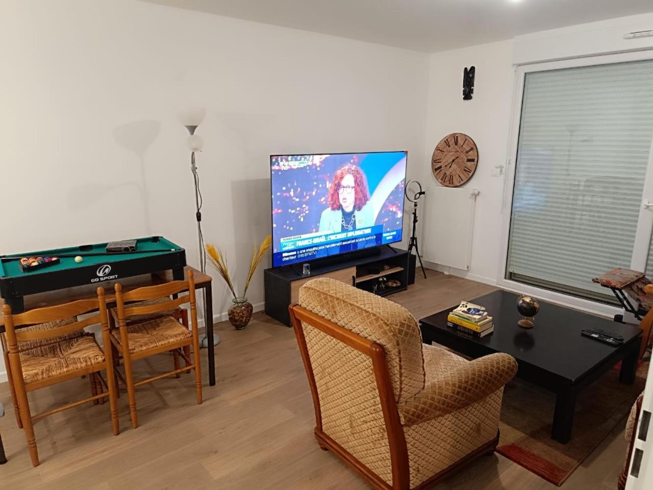 Bel Appartement Disponible กงฟล็องส์-แซงโตโนรีน ภายนอก รูปภาพ